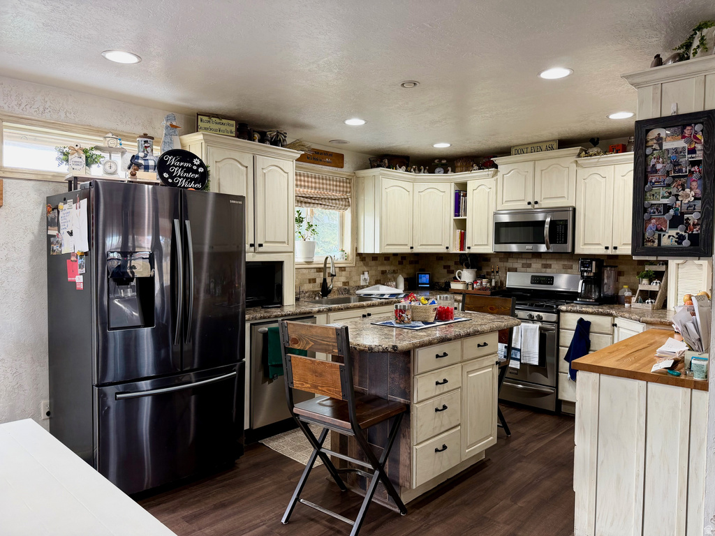 80 E 200 SOUTH ST Laketown, UT 84038