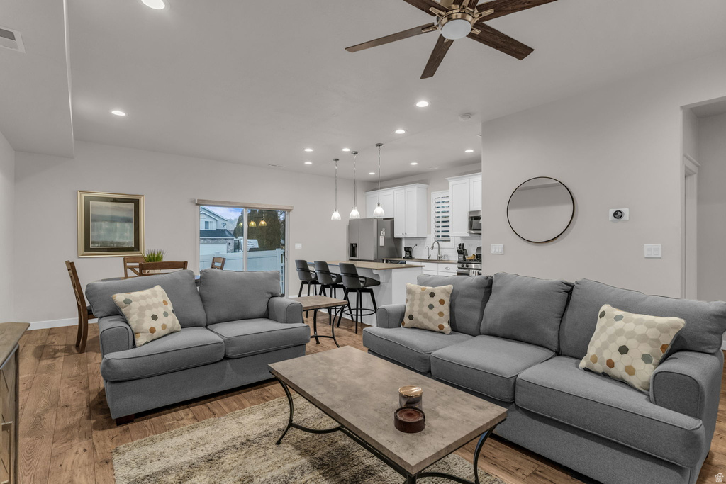 1517 E PRIMROSE LN Layton, UT 84040