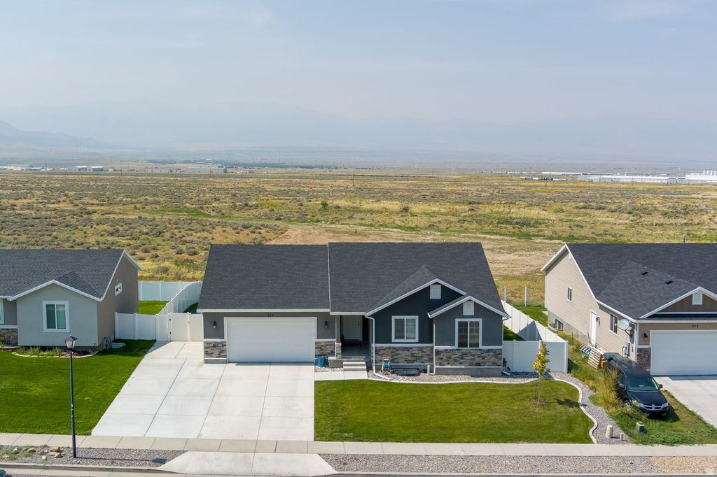 954 S 1050 W Tooele, UT 84074