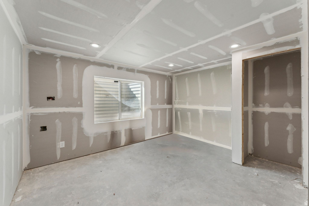 6169 N SCHOONER LN Stansbury Park, UT 84074