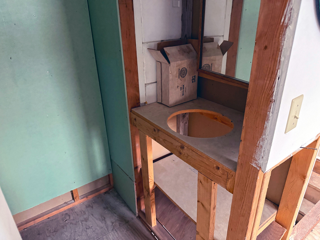 86 S HATFIELD Eureka, UT 84628