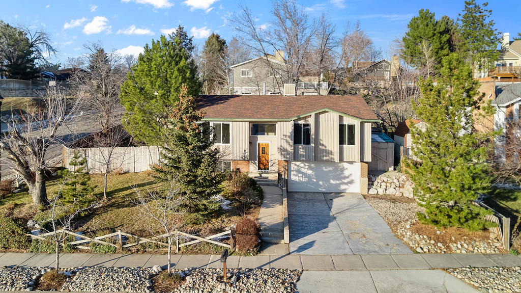 2333 E CLIFF SWALLOW DR Sandy, UT 84093