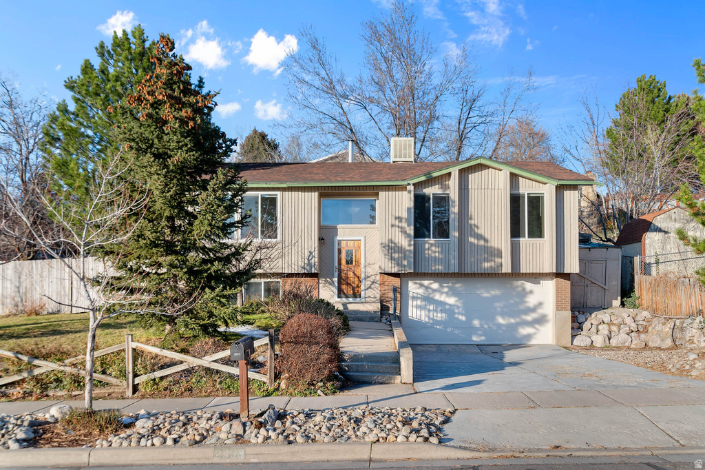 2333 E CLIFF SWALLOW DR Sandy, UT 84093