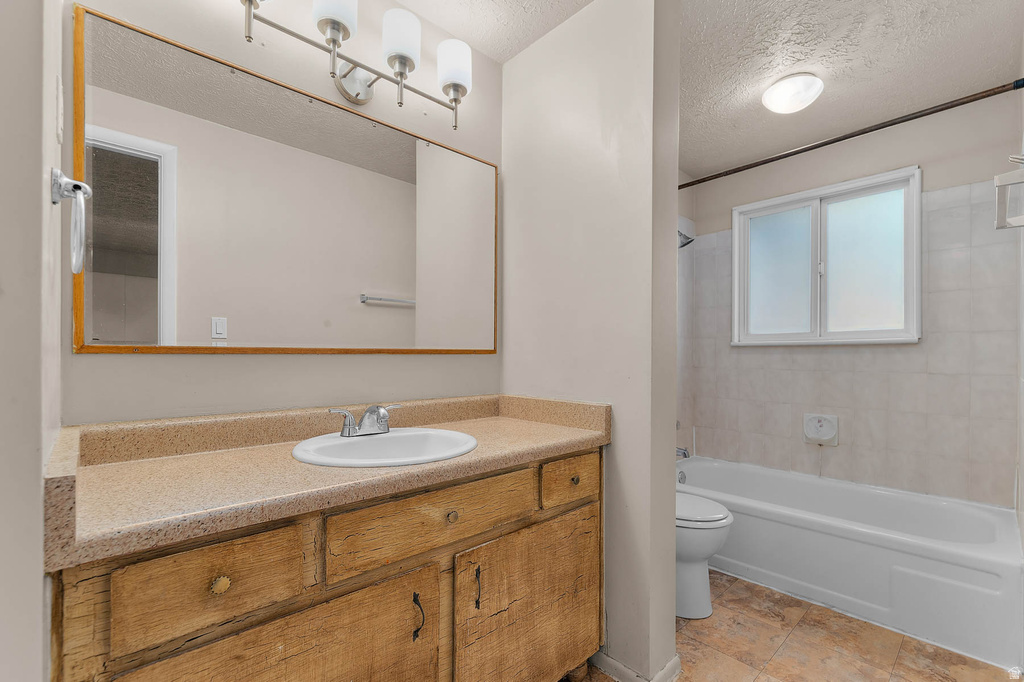 2333 E CLIFF SWALLOW DR Sandy, UT 84093