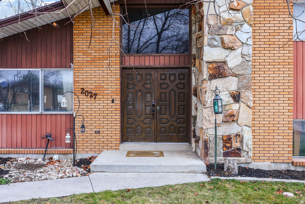 2027 W LAKEVIEW DR Provo, UT 84601