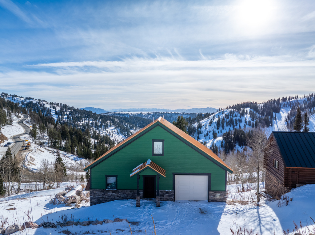 6809 E 6725 N Eden, UT 84310