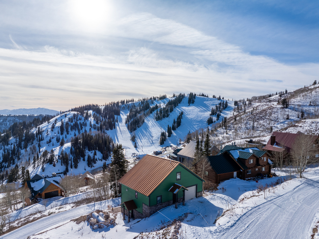 6809 E 6725 N Eden, UT 84310