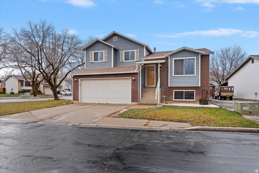 889 S CLOVER CIR Ogden, UT 84404