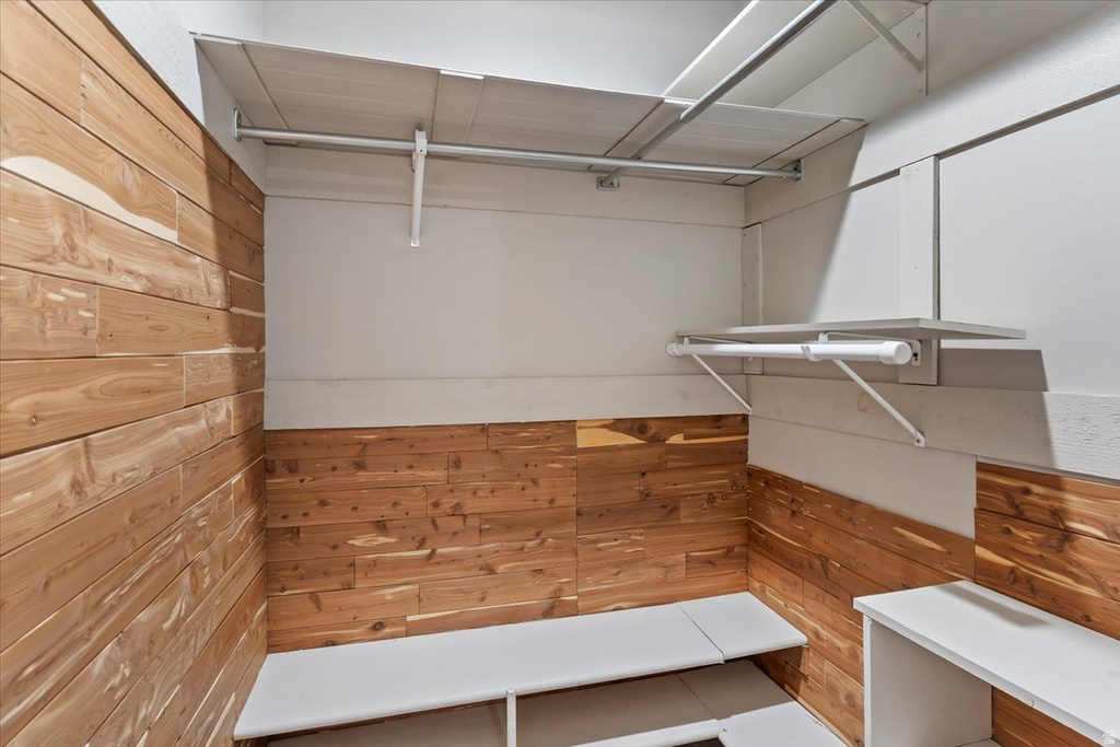 889 S CLOVER CIR Ogden, UT 84404