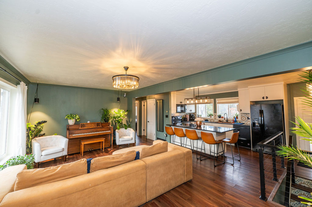 4663 S 200 E Washington Terrace, UT 84405