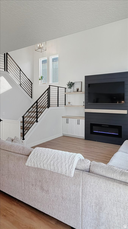 153 N VALCREST DR Saratoga Springs, UT 84045