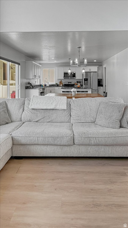 153 N VALCREST DR Saratoga Springs, UT 84045