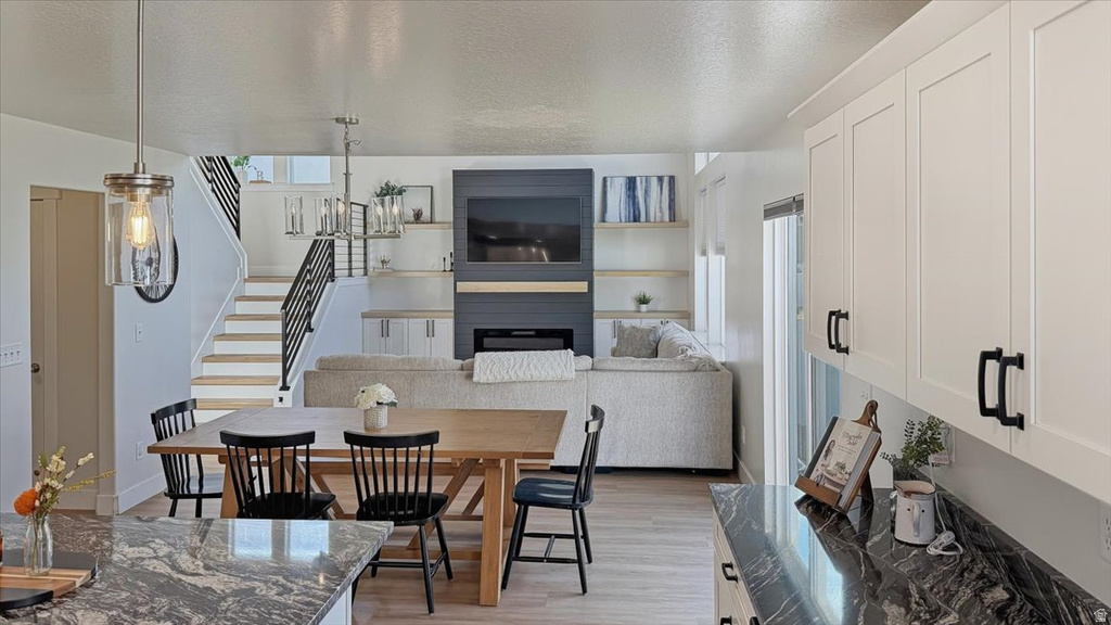 153 N VALCREST DR Saratoga Springs, UT 84045