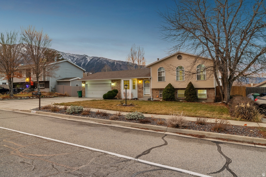 1602 E SEGO LILY DR Sandy, UT 84092