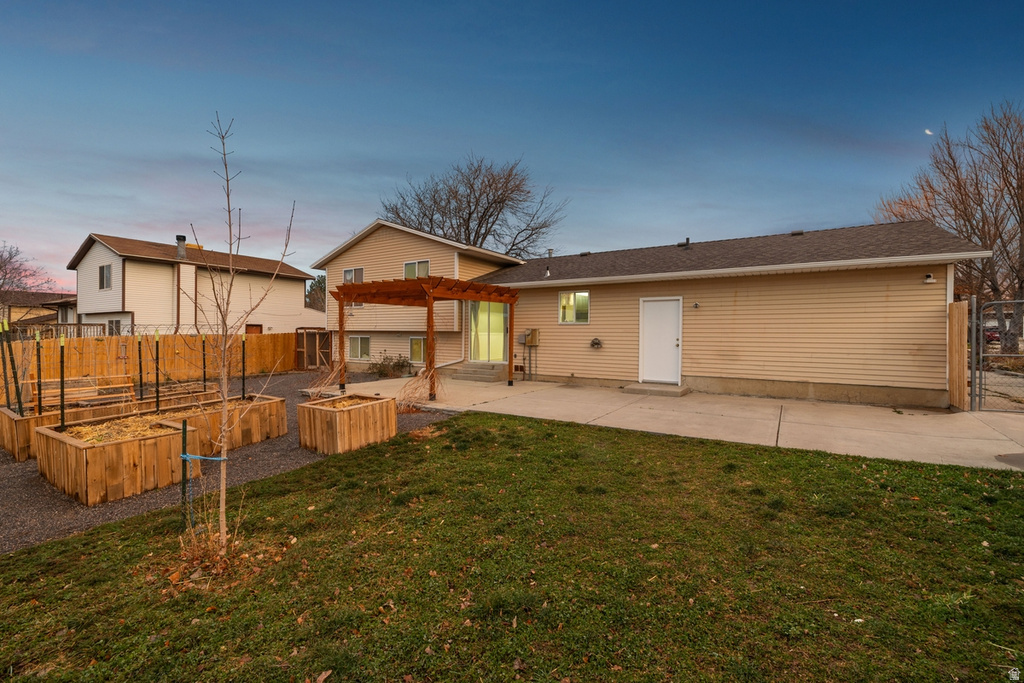 1602 E SEGO LILY DR Sandy, UT 84092
