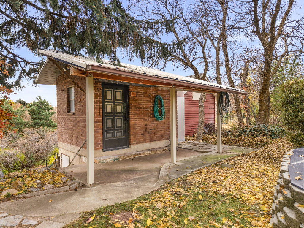 2702 E OAK HILLS DR Layton, UT 84040