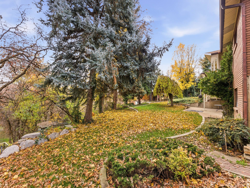 2702 E OAK HILLS DR Layton, UT 84040