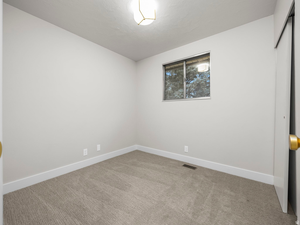 2702 E OAK HILLS DR Layton, UT 84040