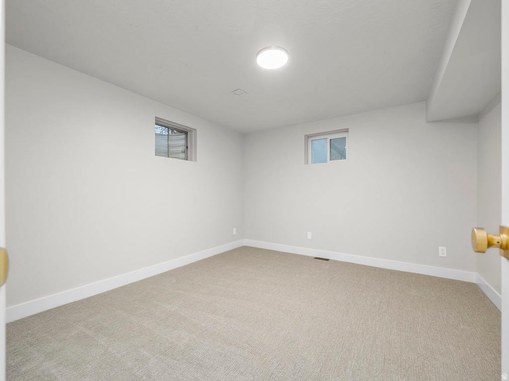 2702 E OAK HILLS DR Layton, UT 84040