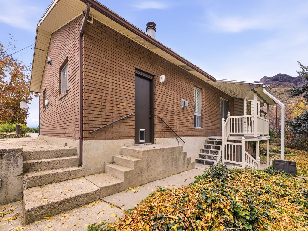 2702 E OAK HILLS DR Layton, UT 84040