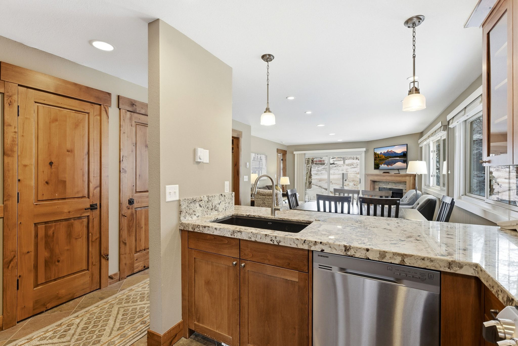 405 SILVER KING DR #110 Park City, UT 84060
