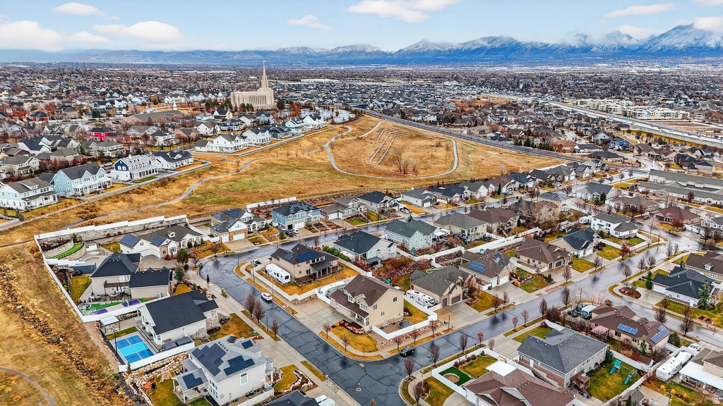 11247 S GREAT NECK DR South Jordan, UT 84009