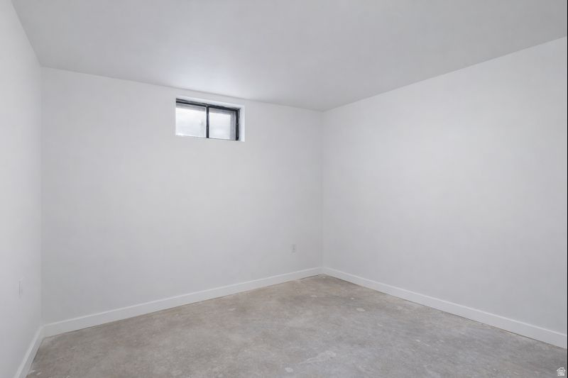 4533 S 2075 W Roy, UT 84067