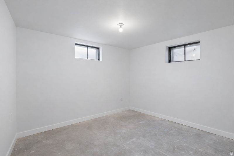 4533 S 2075 W Roy, UT 84067