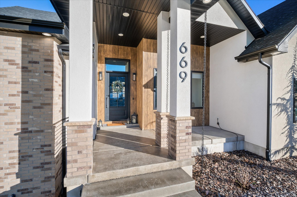 669 S 150 E Mantua, UT 84324