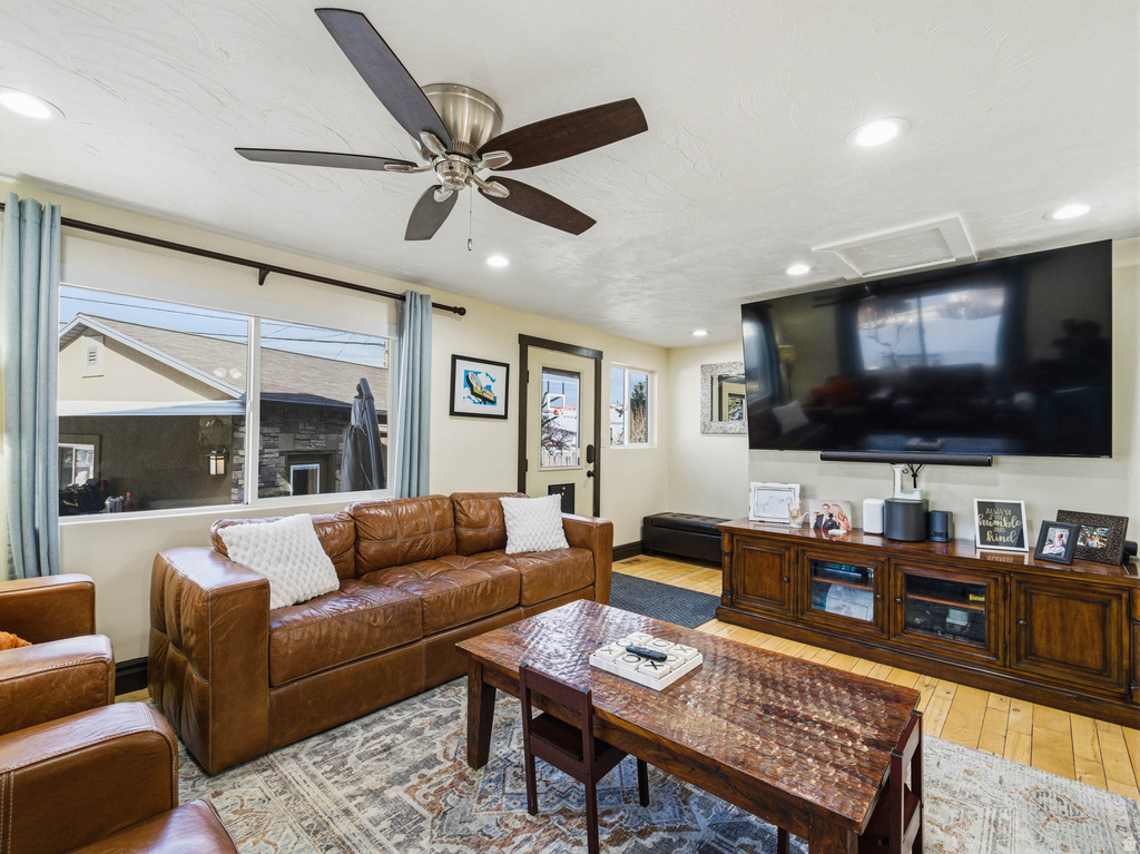 2117 E ROLLING KNOLLS WAY Cottonwood Heights, UT 84121