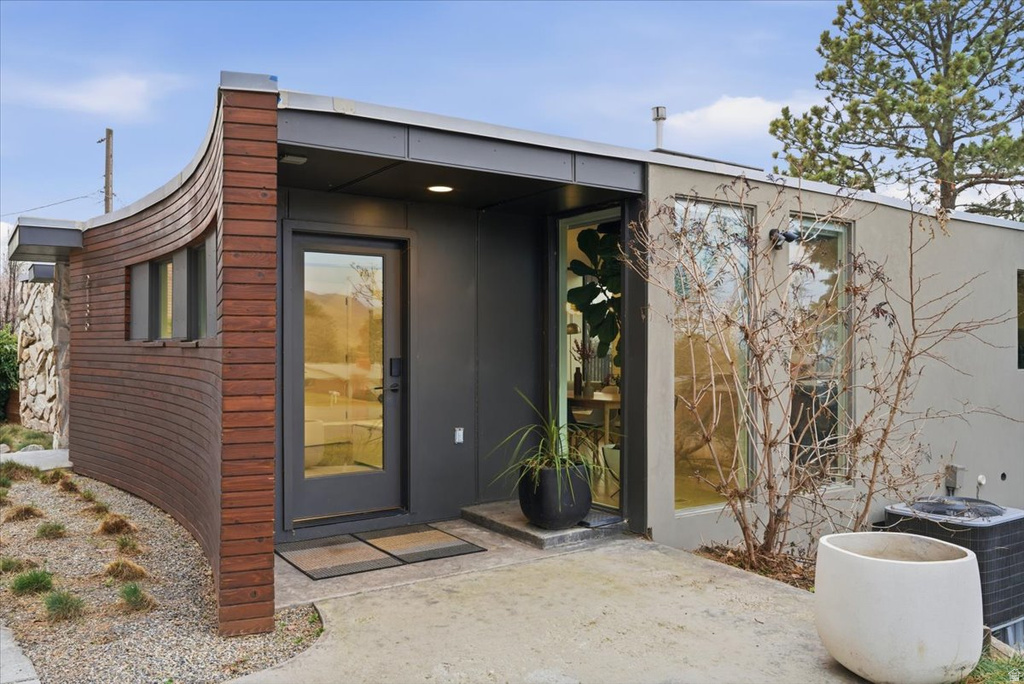 2136 ELAINE DR Bountiful, UT 84010