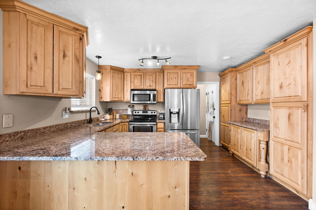 1065 E FALLBROOK WAY Sandy, UT 84094