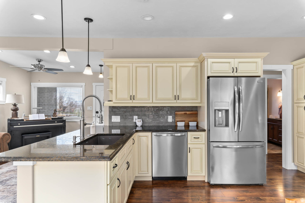 4085 S OLYMPIC WAY Holladay, UT 84124