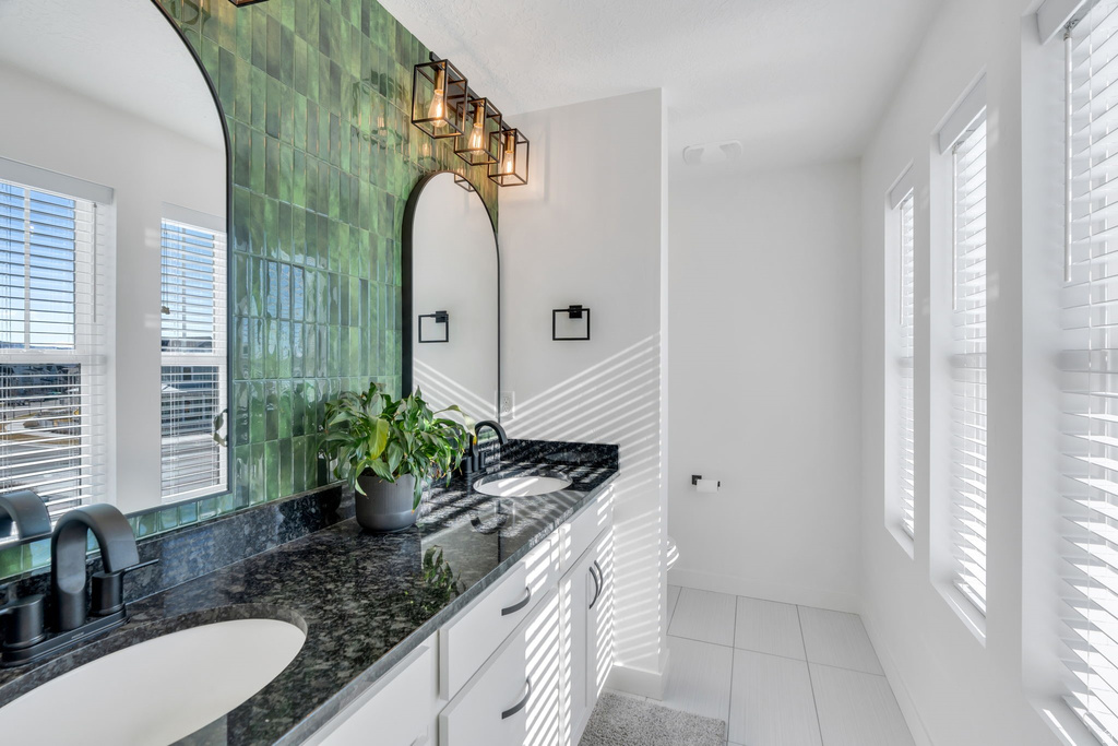 6456 W LAKE AVE South Jordan, UT 84009