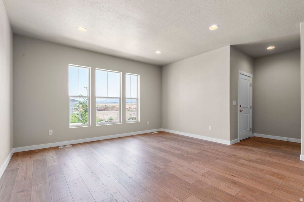 6588 W RAYNOLDS PEAK WAY West Jordan, UT 84081