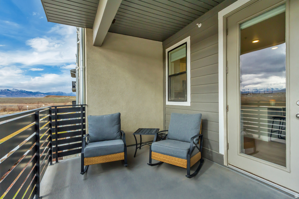 8392 S SKY MIRROR LN #203 Midvale, UT 84047