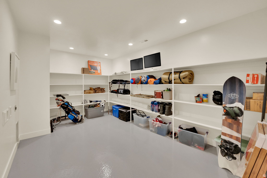 6889 W LAKE AVE South Jordan, UT 84009