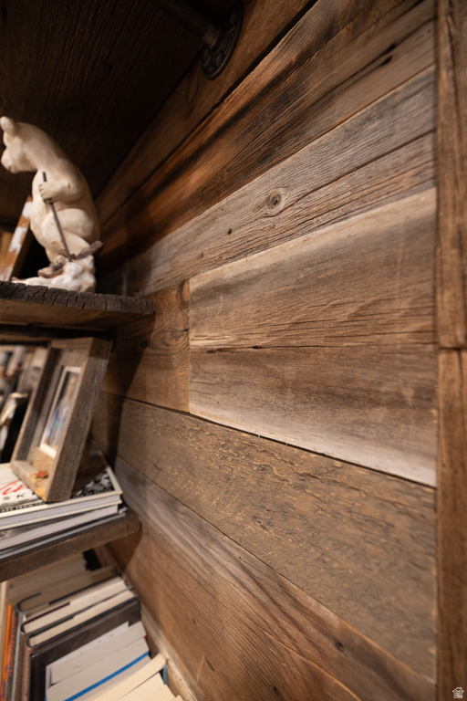 8867 S EAST HILLS DR Sandy, UT 84093