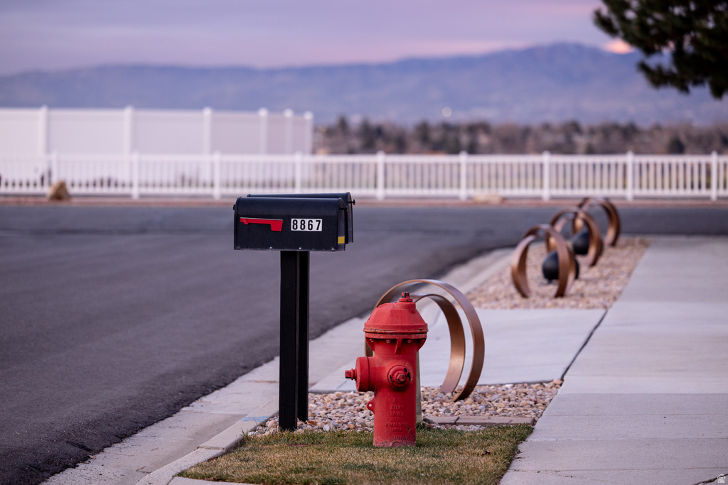 8867 S EAST HILLS DR Sandy, UT 84093