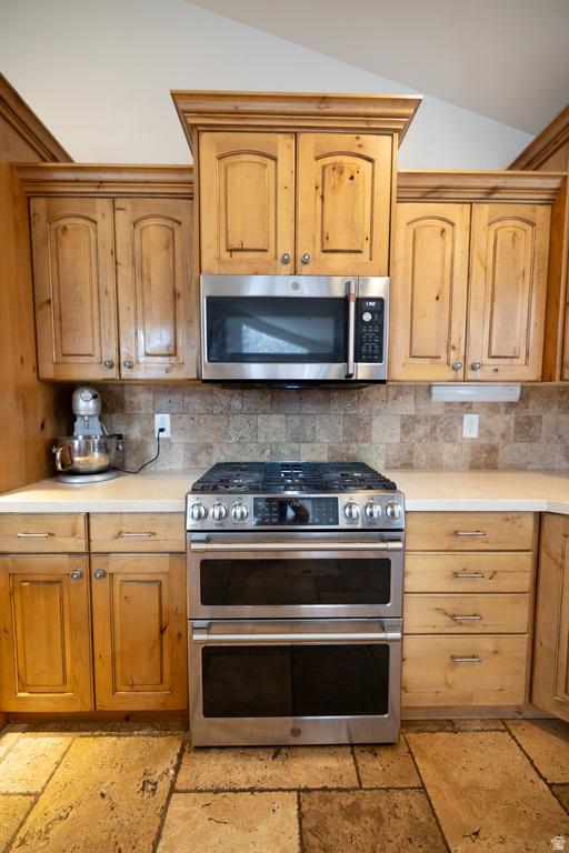 8867 S EAST HILLS DR Sandy, UT 84093