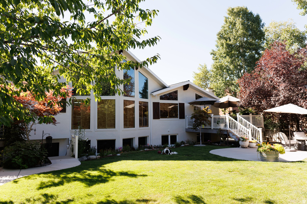 8867 S EAST HILLS DR Sandy, UT 84093