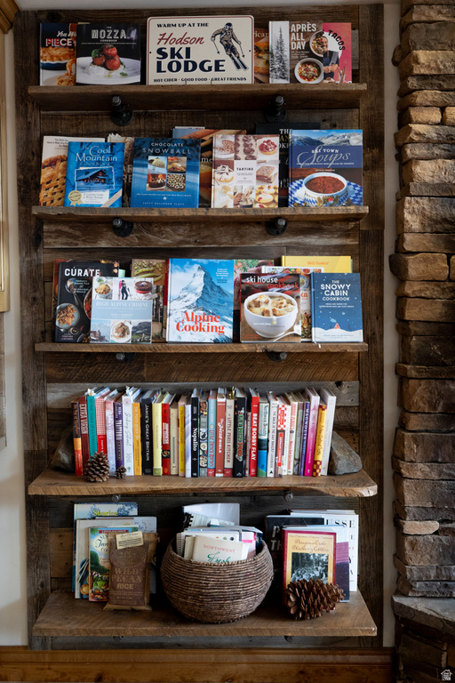 8867 S EAST HILLS DR Sandy, UT 84093