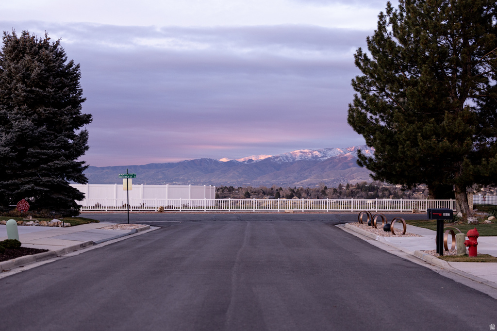 8867 S EAST HILLS DR Sandy, UT 84093