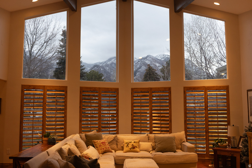 8867 S EAST HILLS DR Sandy, UT 84093