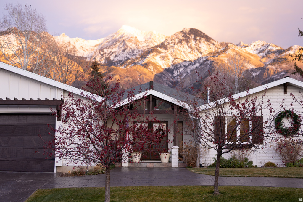 8867 S EAST HILLS DR Sandy, UT 84093