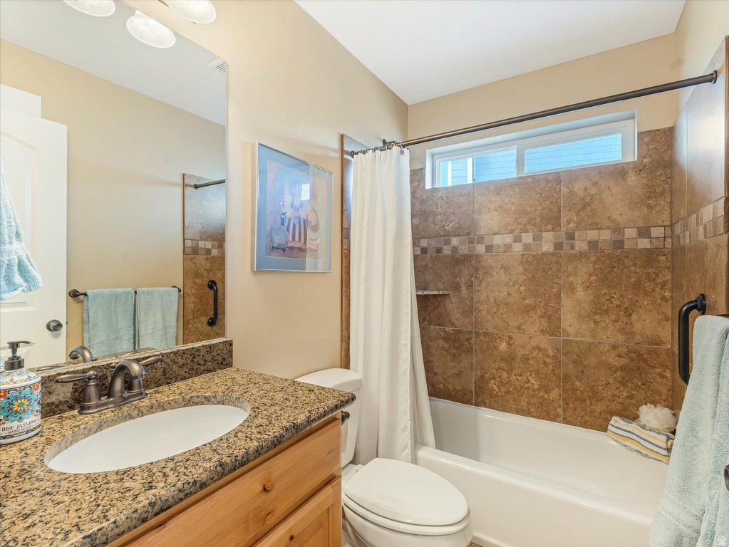 7817 N BLUE SPRUCE RD Eagle Mountain, UT 84005