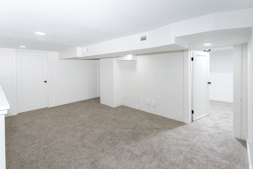 110 E GREENWOOD AVE Midvale, UT 84047