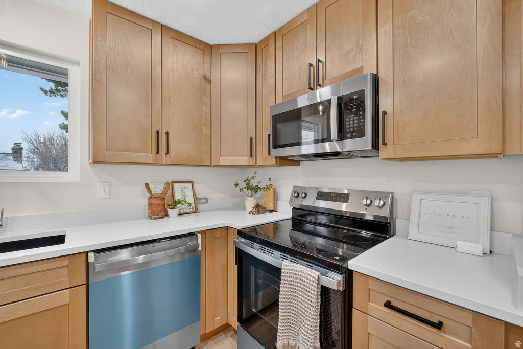 805 E GRENOBLE DR Midvale, UT 84047