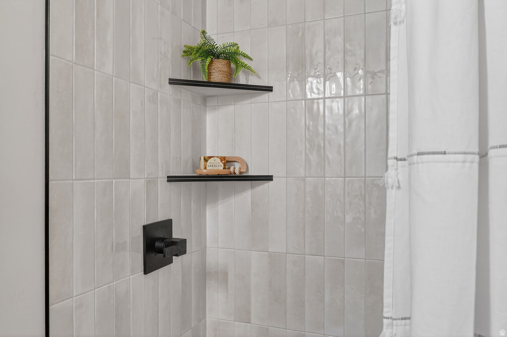 805 E GRENOBLE DR Midvale, UT 84047