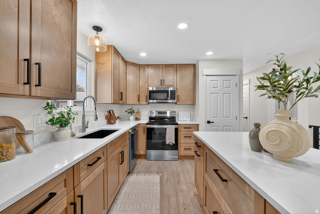 805 E GRENOBLE DR Midvale, UT 84047